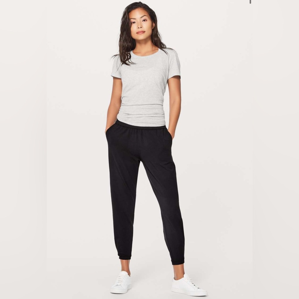 Lululemon Twisted & Tucked Pant 25" - Size 6